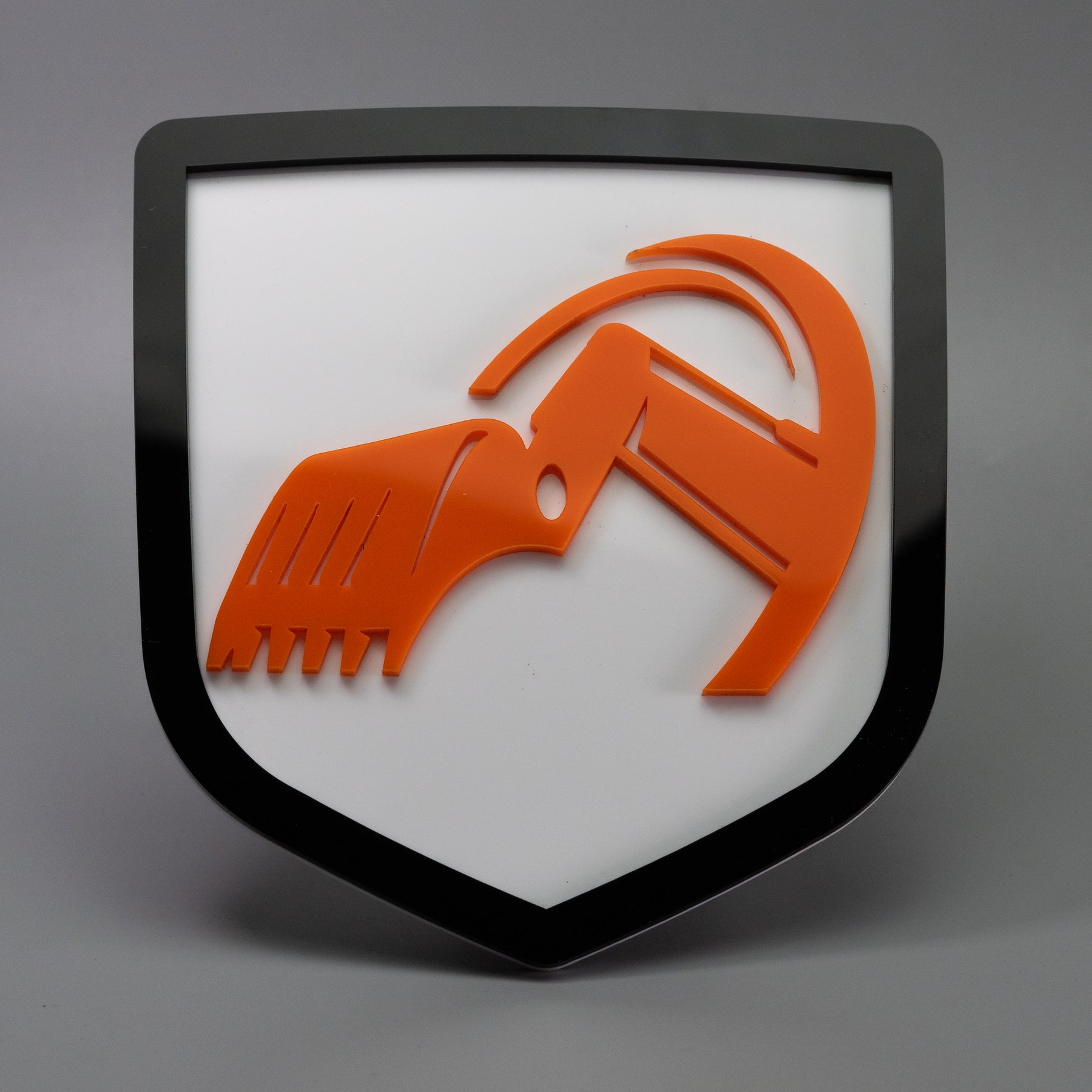 Insignia para portón trasero RAM® totalmente personalizada: cargue la suya. Se adapta a portones traseros RAM® 2009-2018: 1500, 2500, 3500
