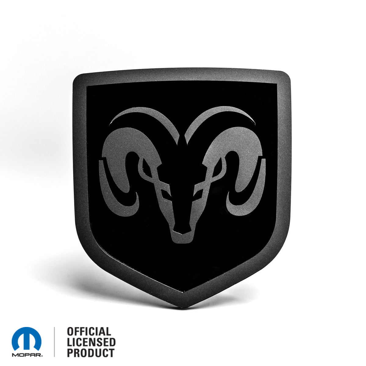 INSIGNIA PARA PORTON TRASERO CON LOGO DE CABEZA DE RAM, ESTILO 1 - SE ADAPTA A PORTON TRASERO DODGE® RAM® 2009-2018 -1500, 2500, 3500 - MATE SOBRE BRILLO - Producto con licencia oficial
