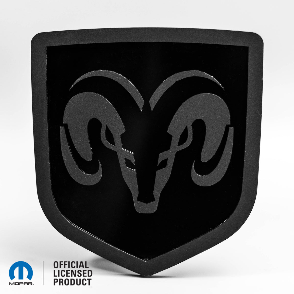 INSIGNIA PARA PORTON TRASERO CON LOGO DE CABEZA DE RAM, ESTILO 1 - SE ADAPTA A PORTON TRASERO DODGE® RAM® 2009-2018 -1500, 2500, 3500 - MATE SOBRE BRILLO - Producto con licencia oficial