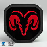 Insignia para portón trasero con el logotipo de la cabeza de RAM®: compatible con portones traseros RAM® 2019+ -1500, 2500, 3500 - Producto con licencia oficial - Elija su color