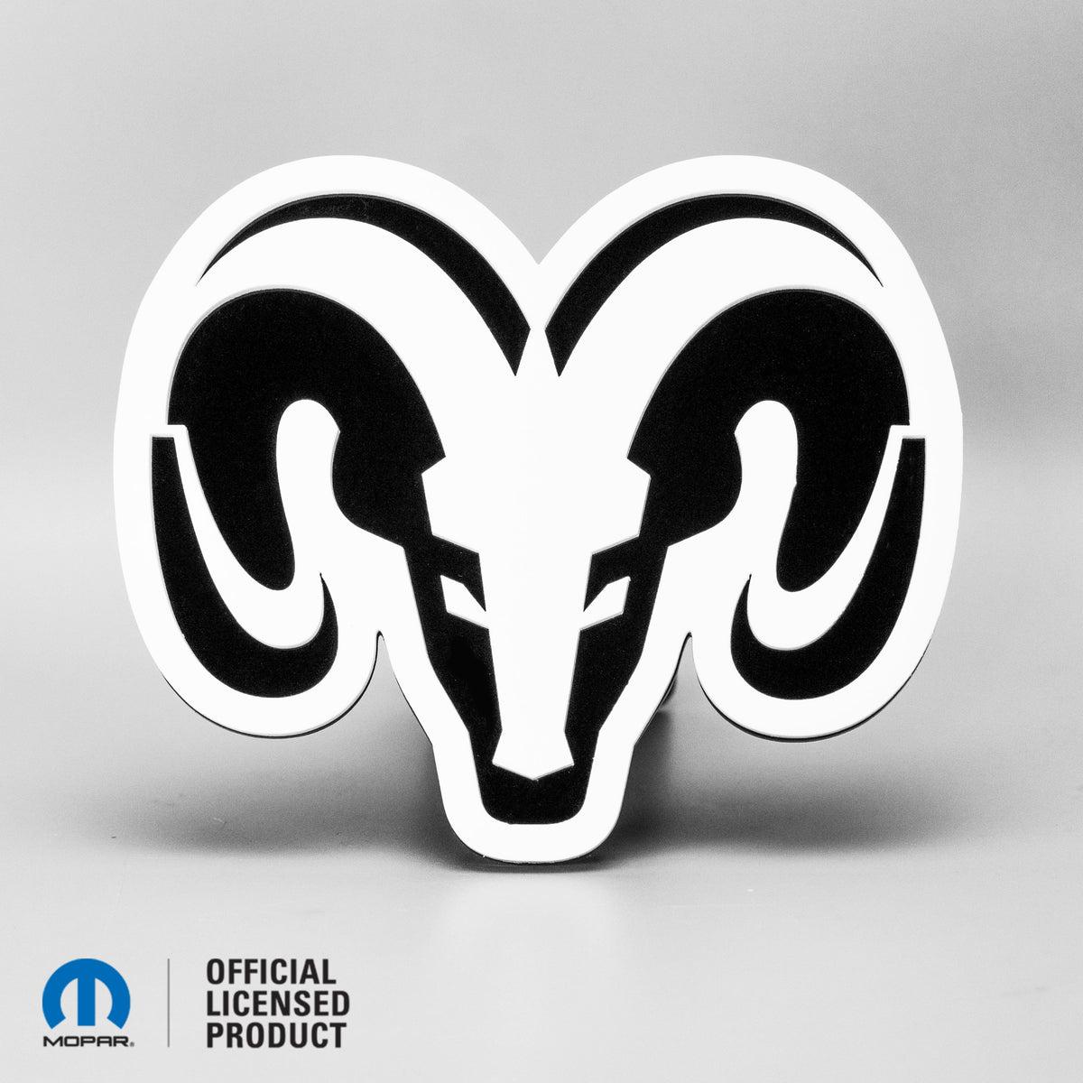 CUBIERTA DE ENGANCHE CON LOGOTIPO DE CABEZA RAM® ESTILO 1 - Blanco sobre brillo - Producto con licencia oficial