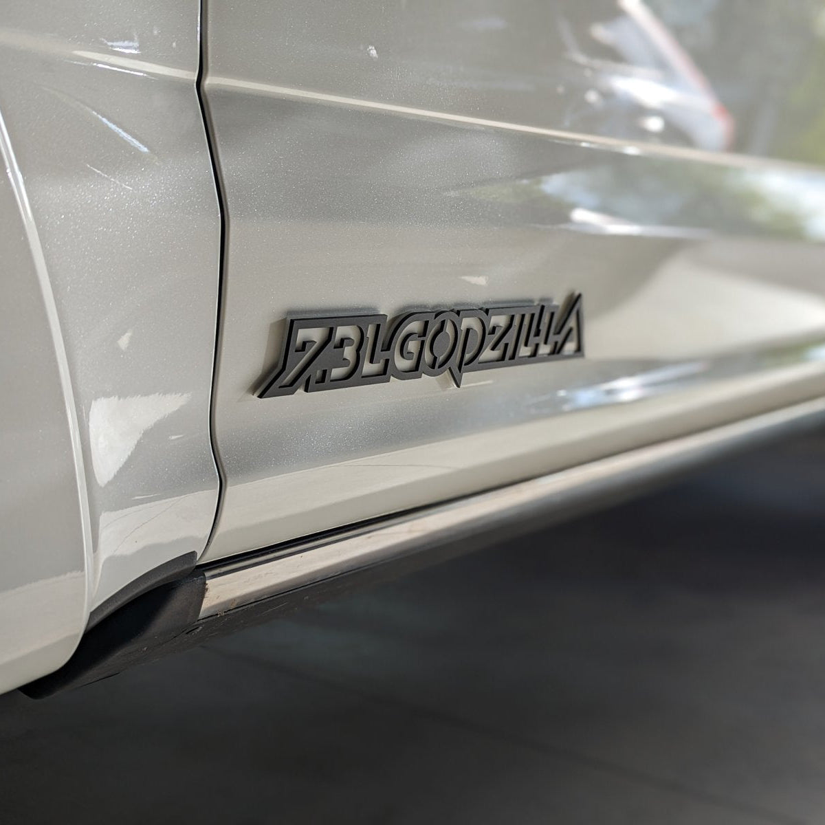 Insignias Godzilla de 7,3 l (ajuste universal), par