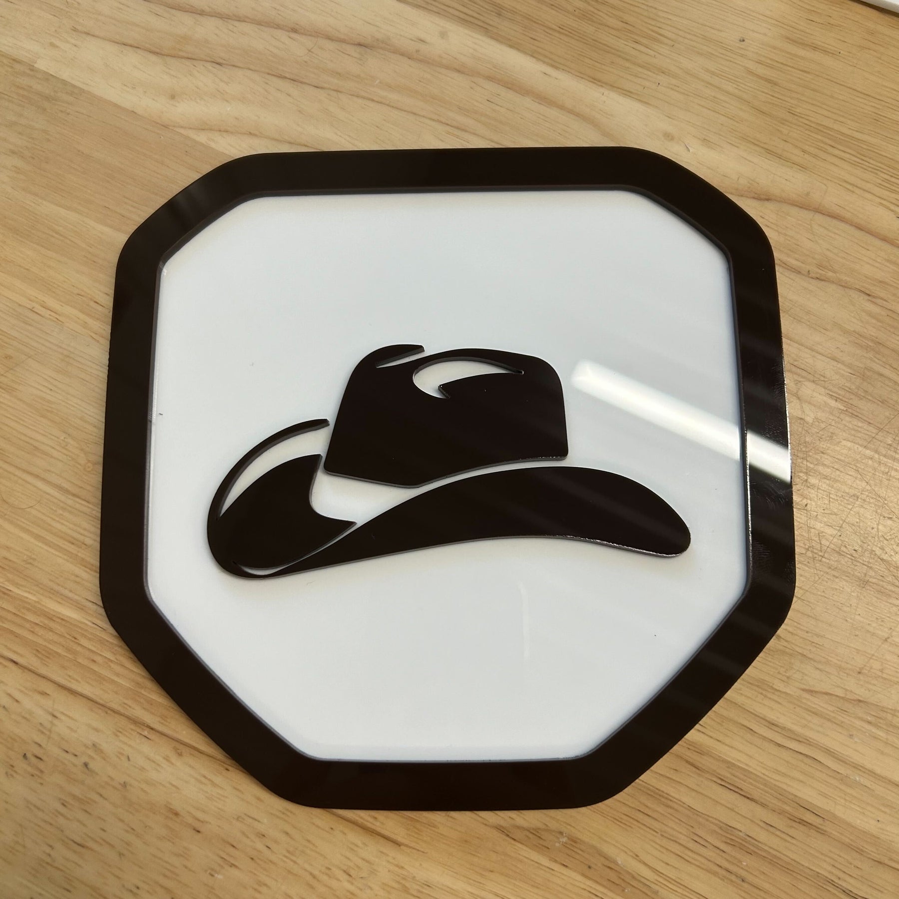 Badge de chapeau de cow-boy - Compatible avec les modèles Dodge® Ram® Tailgate 2019+ (5e génération) -1500, 2500, 3500