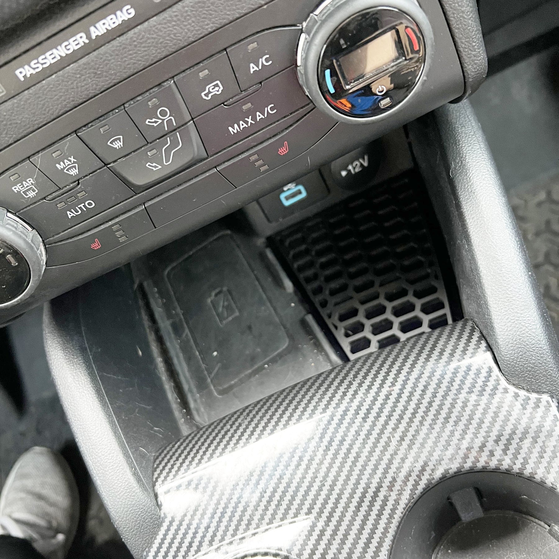 Inserto de insignia para el bolsillo de almacenamiento de la consola inferior (patrón hexagonal), compatible con Bronco® Sport 2021+ (varios colores disponibles)