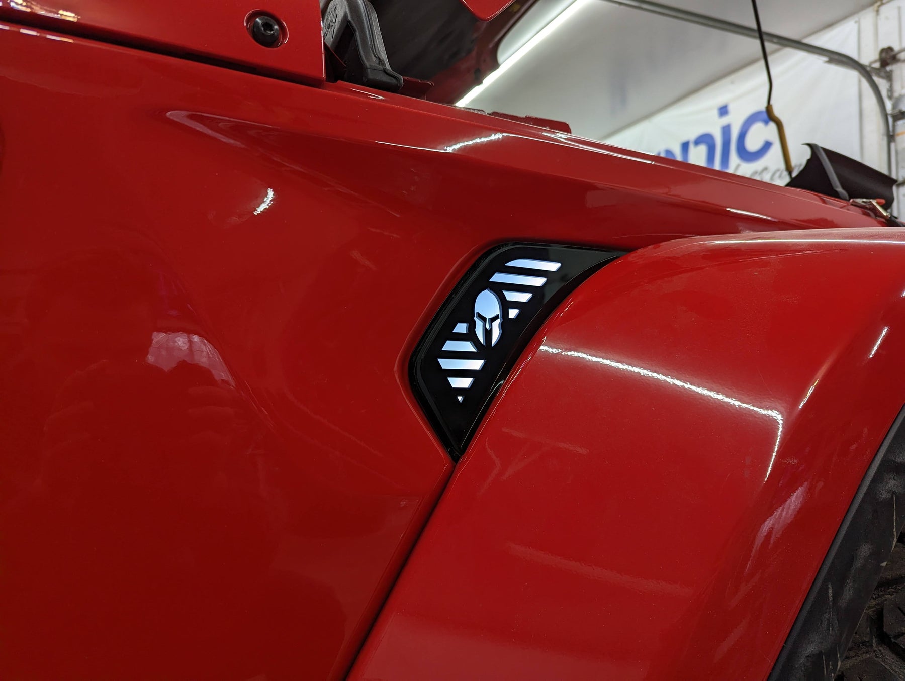 Ventilaciones laterales LED Spartan (par) - Compatible con Jeep® Gladiator® y Wrangler® 2020-2023