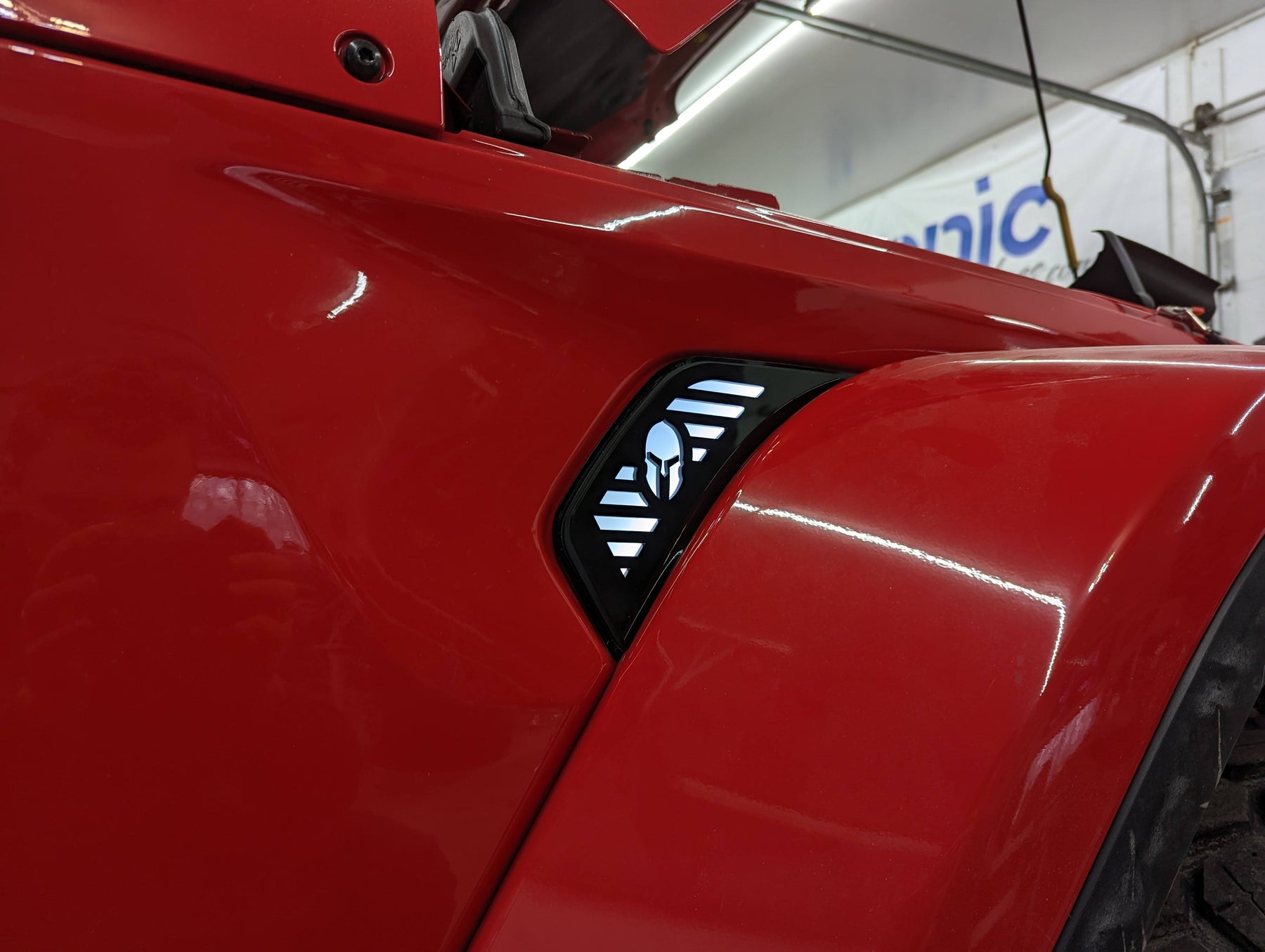 Ventilaciones laterales LED Spartan (par) - Compatible con Jeep® Gladiator® y Wrangler® 2020-2023