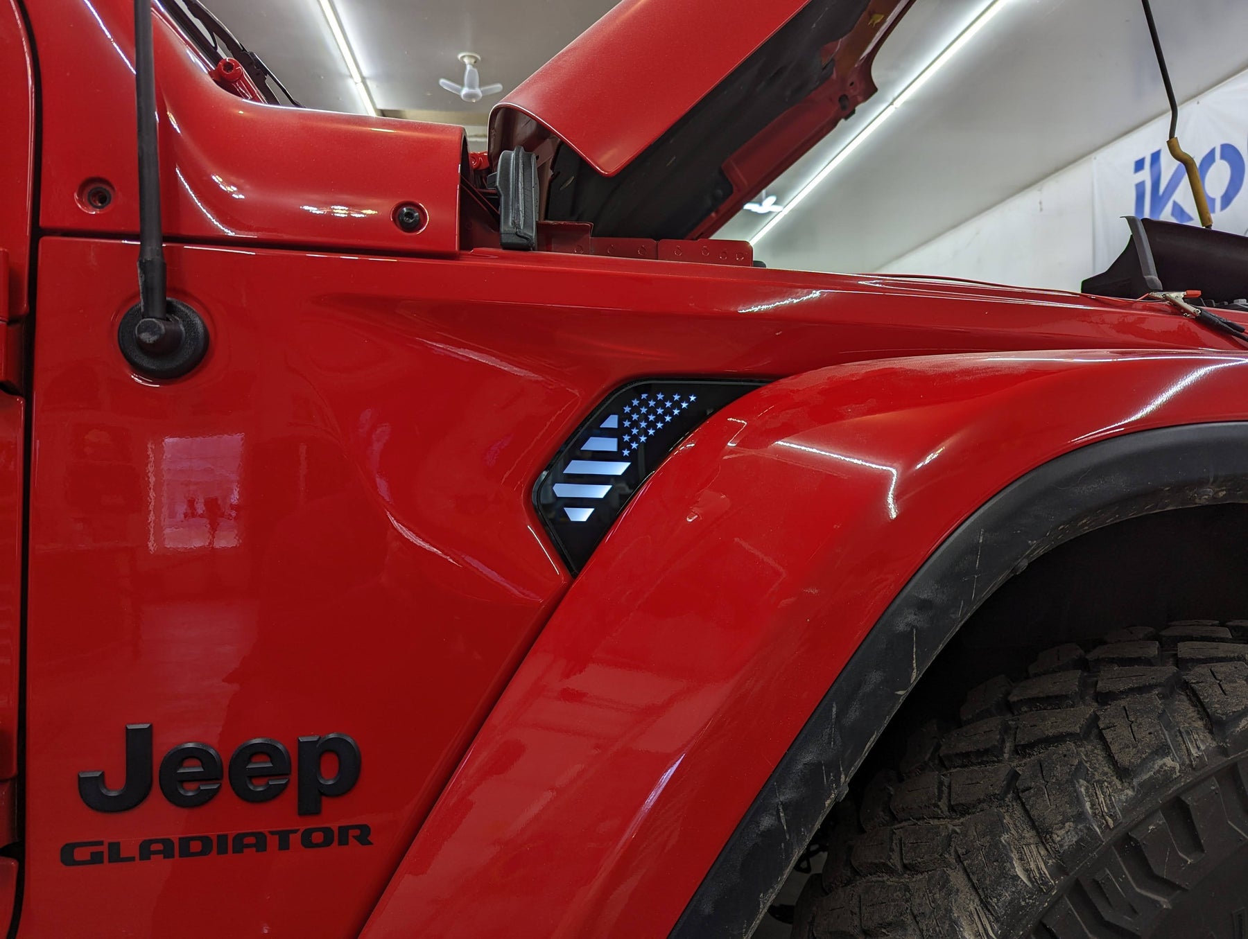 Ventilaciones laterales LED con bandera estadounidense (par) - Compatible con Jeep® Gladiator® y Wrangler® 2020-2023