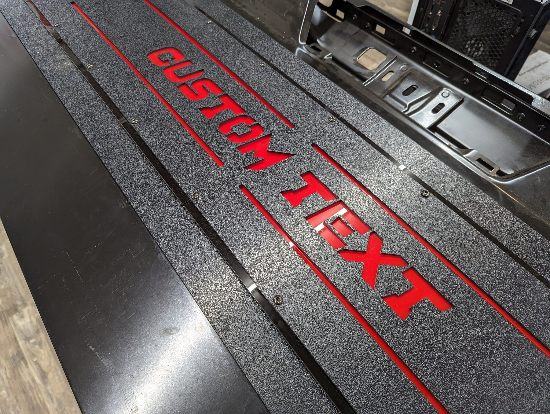 Aplique LED con texto personalizado para puerta trasera: compatible con modelos Ford® F250®, F350® y F450® 2023+