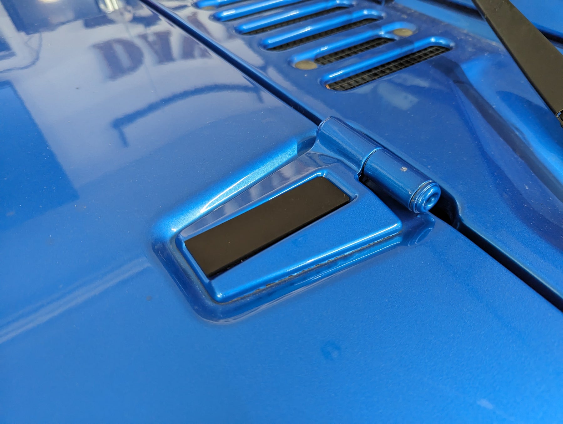 Cubierta para perno de bisagra de capó (paquete de 2) compatible con Jeep® Wrangler® 2007-2017