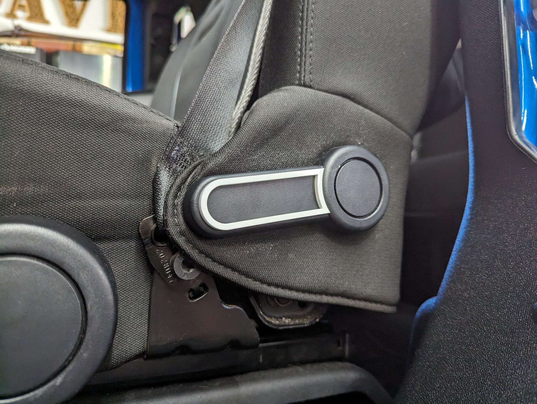 Revestimiento de la palanca del asiento superior (contorno) - Compatible con Jeep® Wrangler®