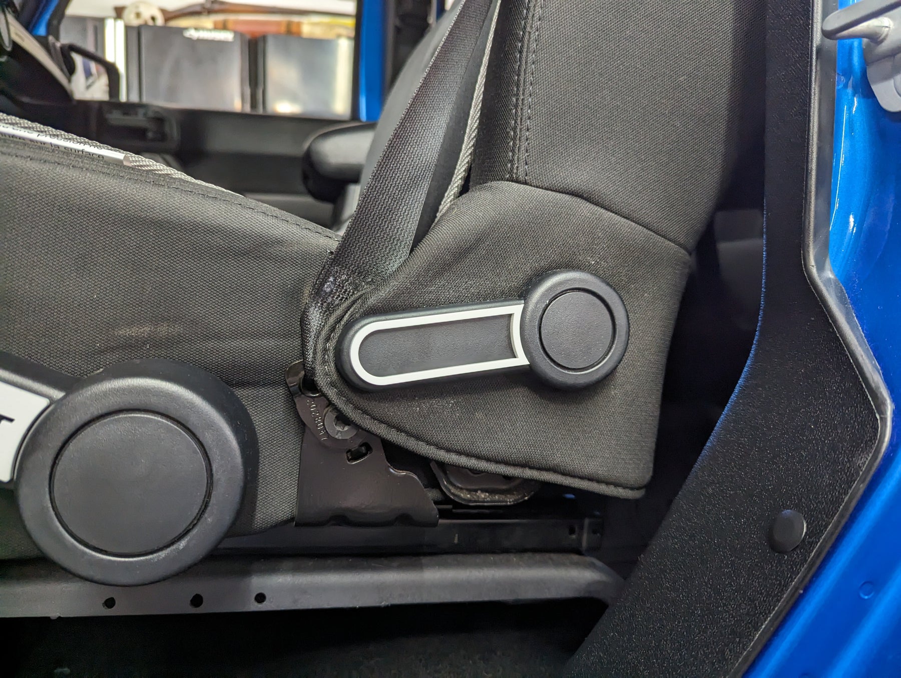 Revestimiento de la palanca del asiento superior (contorno) - Compatible con Jeep® Wrangler®