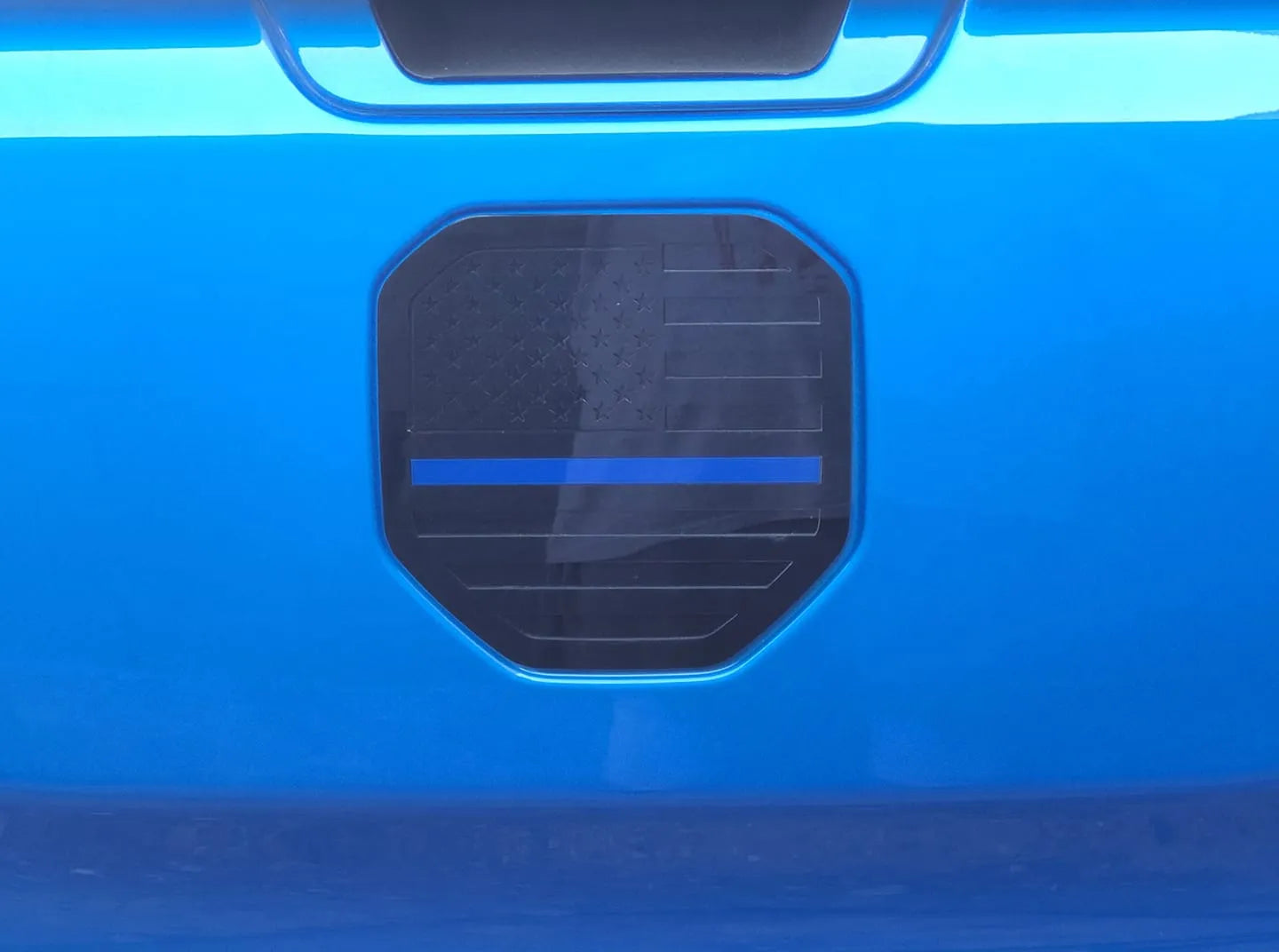 Insignia PERSONALIZADA: compatible con Dodge® Ram® Tailgate 2019+ (5.ª generación) -1500, 2500, 3500 - Cargue la suya