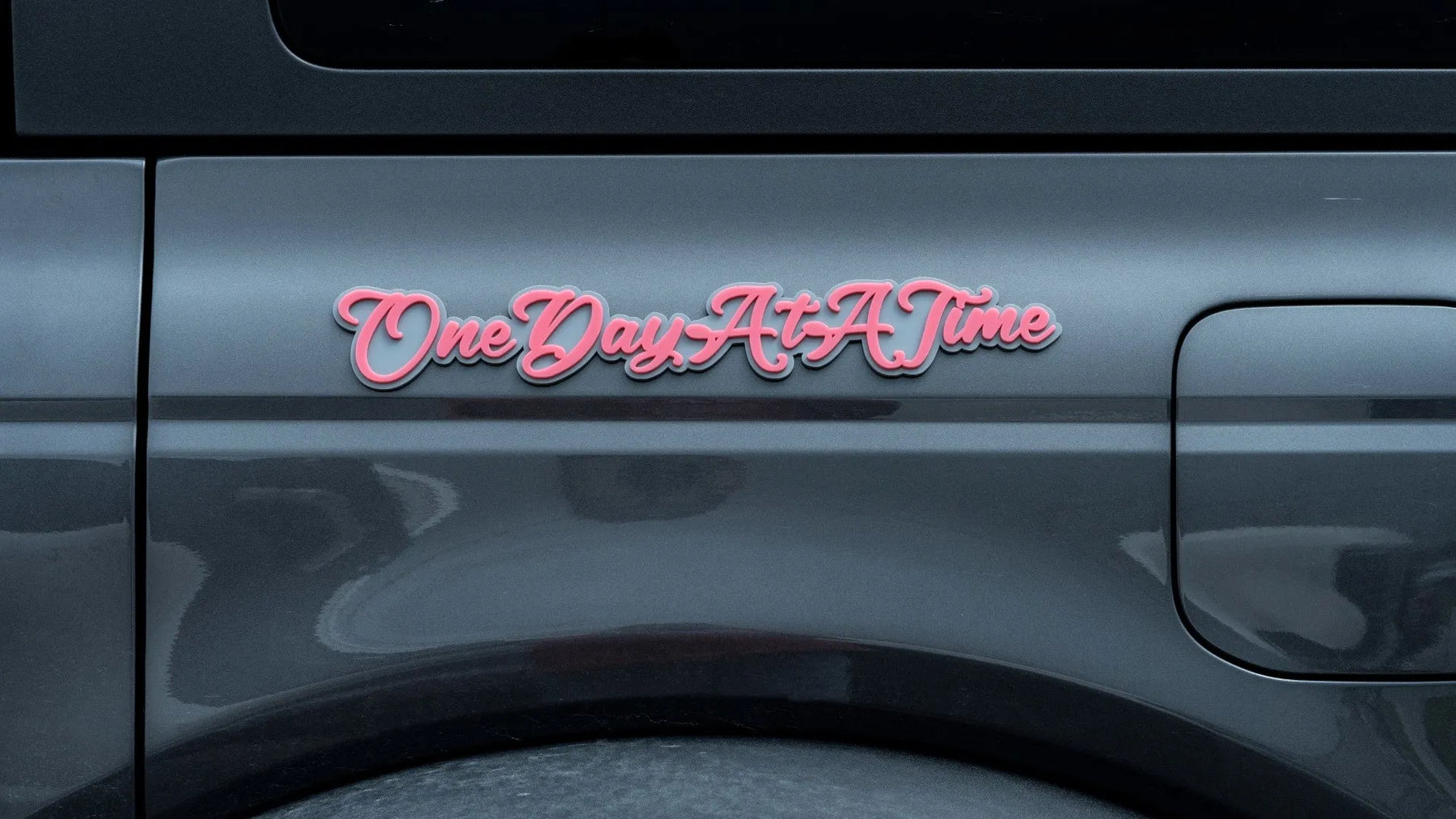 Fuente caligráfica para insignias de texto personalizadas