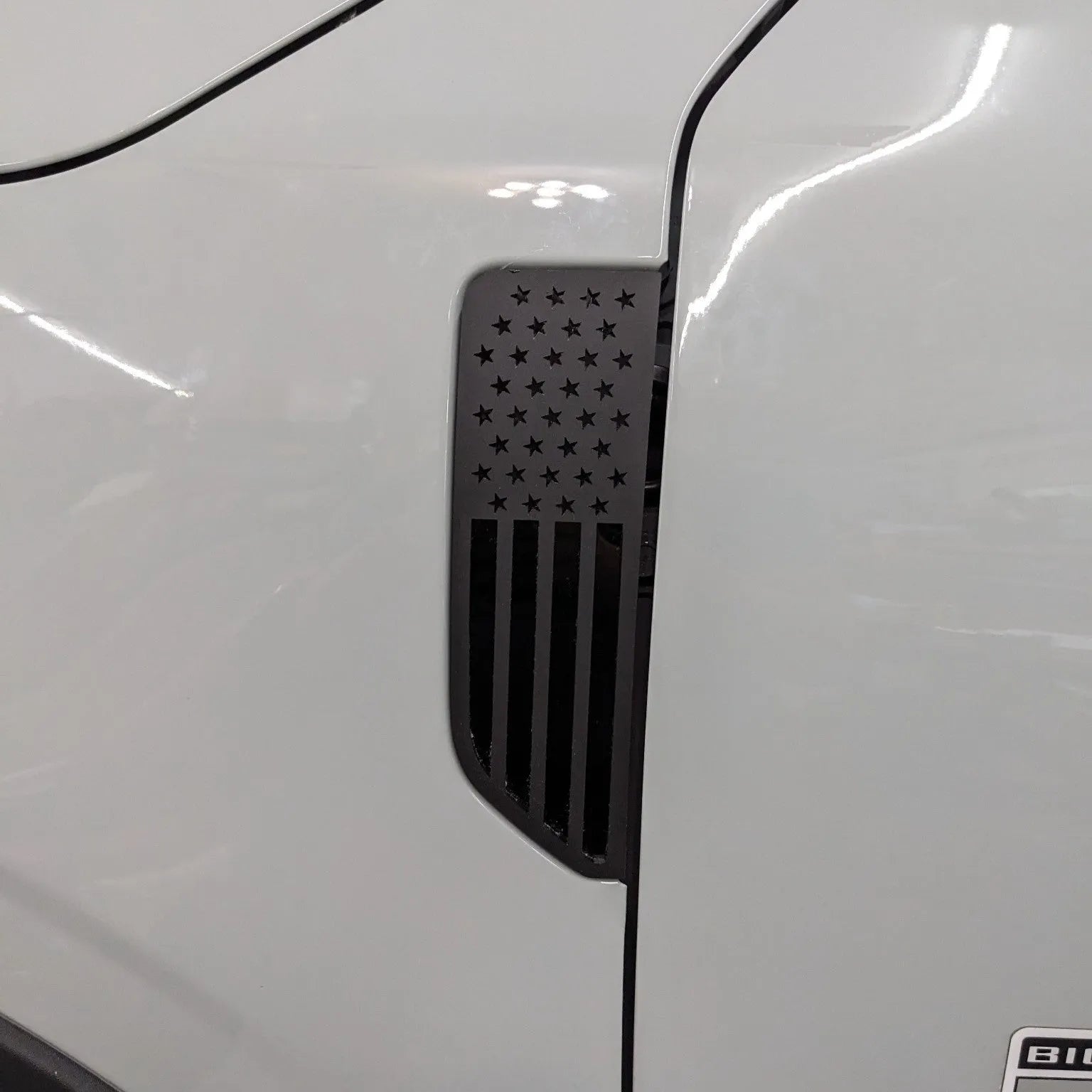 Reemplazo de insignia de guardabarros: bandera estadounidense; se adapta a todos los modelos Bronco® Sport 2021+; elija sus colores
