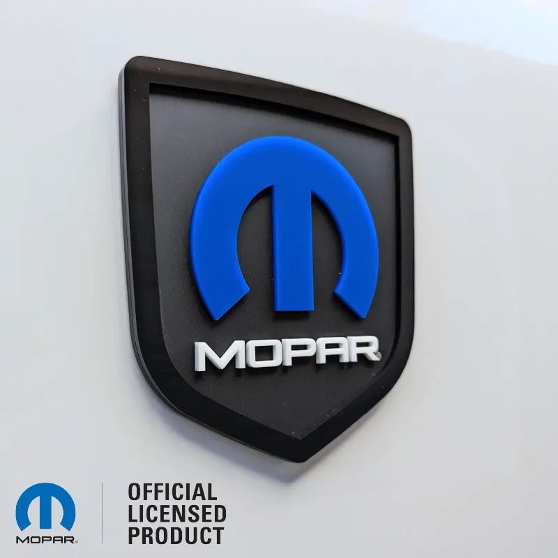 Insignia para portón trasero Mopar®: compatible con portón trasero RAM® 2008-2018: 1500, 2500, 3500. Producto con licencia oficial.