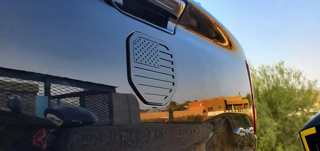 Insignia de la bandera estadounidense: compatible con Dodge® Ram® Tailgate 2019+ (5.ª generación) -1500, 2500, 3500 - Negro sobre negro