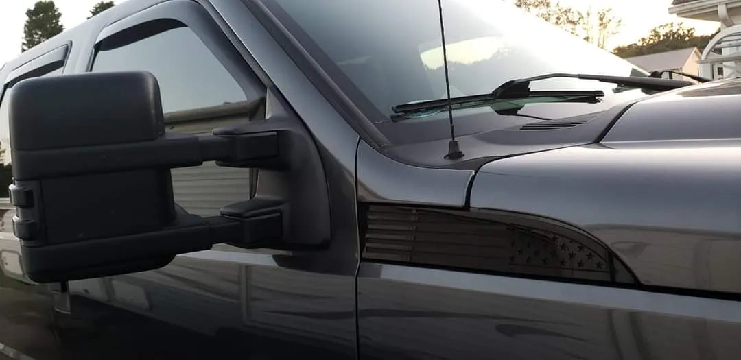 Insignias de la bandera estadounidense: compatibles con Super Duty® 2011-2016: negro sobre negro mate