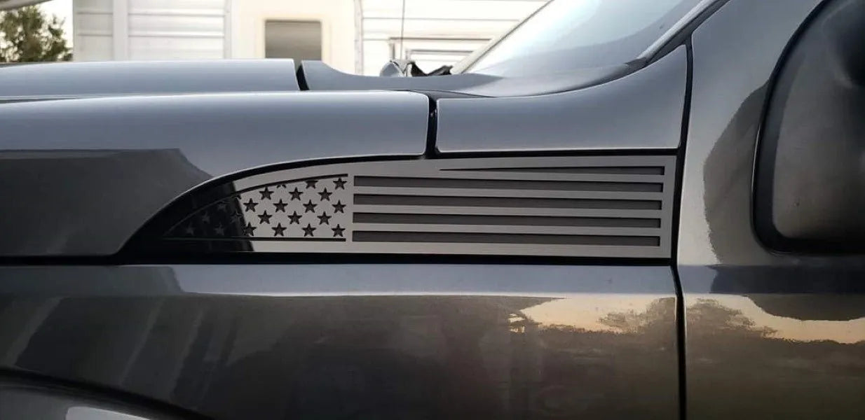Insignias de la bandera estadounidense: compatibles con Super Duty® 2011-2016: negro sobre negro mate