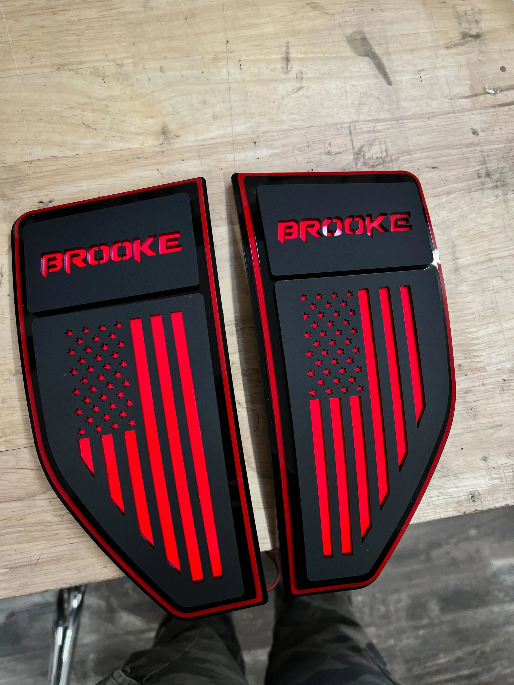 Juego de insignias LED para guardabarros con texto personalizado y bandera estadounidense: compatible con Ford® Maverick® 2022+, totalmente personalizable