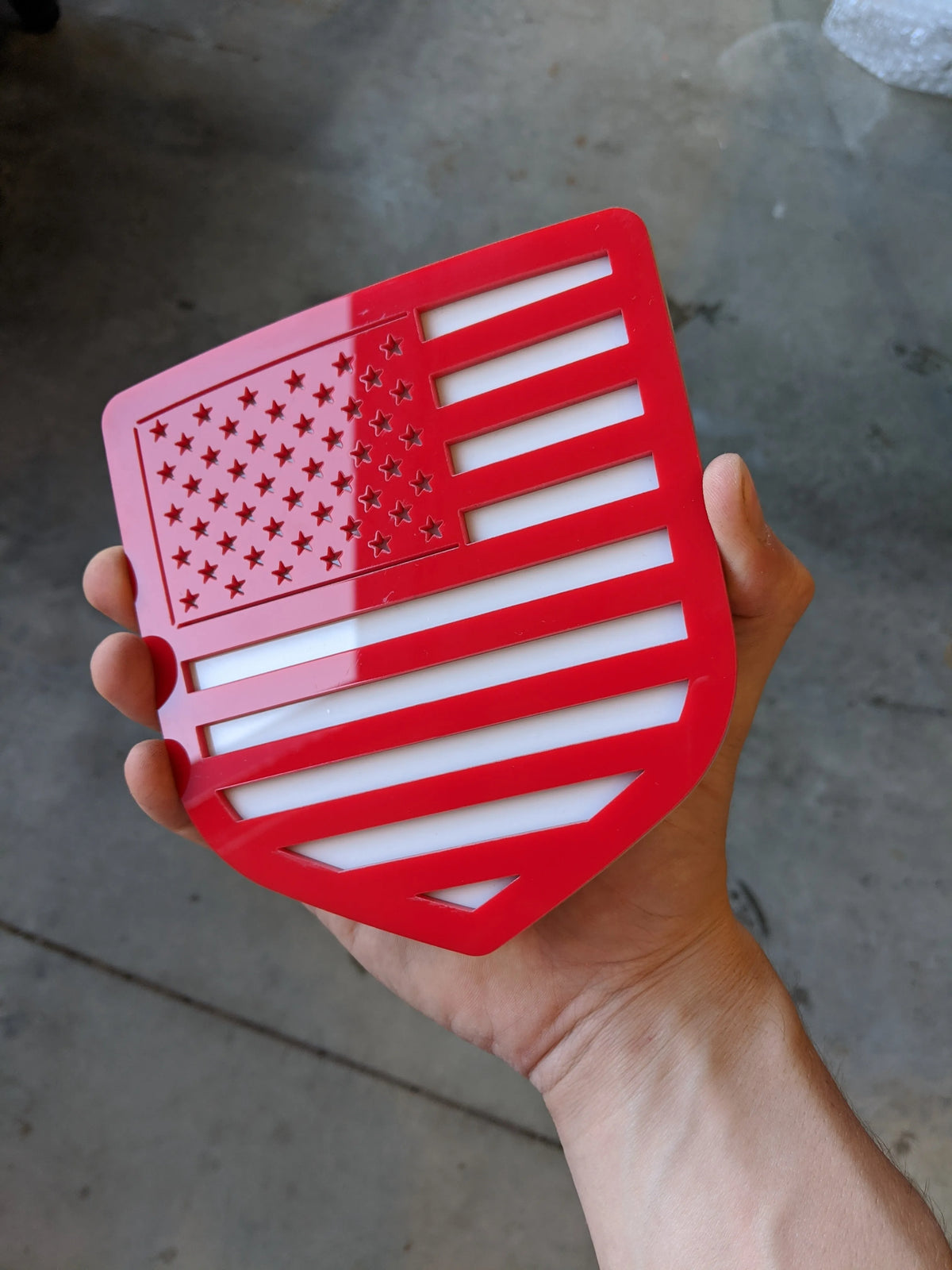 Insignia de la bandera estadounidense: se adapta a modelos Dodge® Ram® 2009-2018, portón trasero, 1500, 2500, 3500, rojo sobre blanco