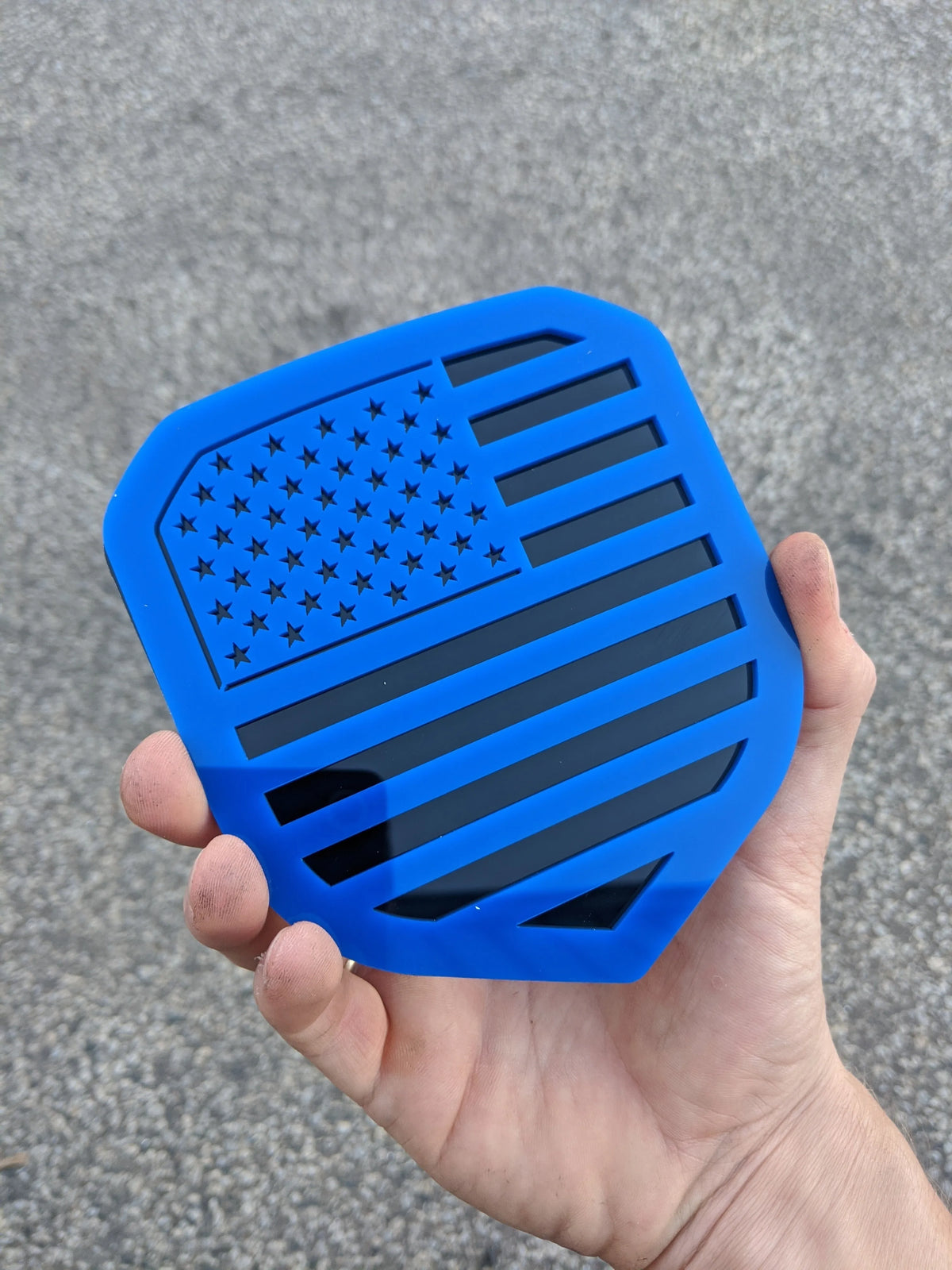 Insignia de la bandera estadounidense: compatible con la parrilla Dodge® Ram® 2013-2018 (1500, 2500, 3500), azul sobre negro