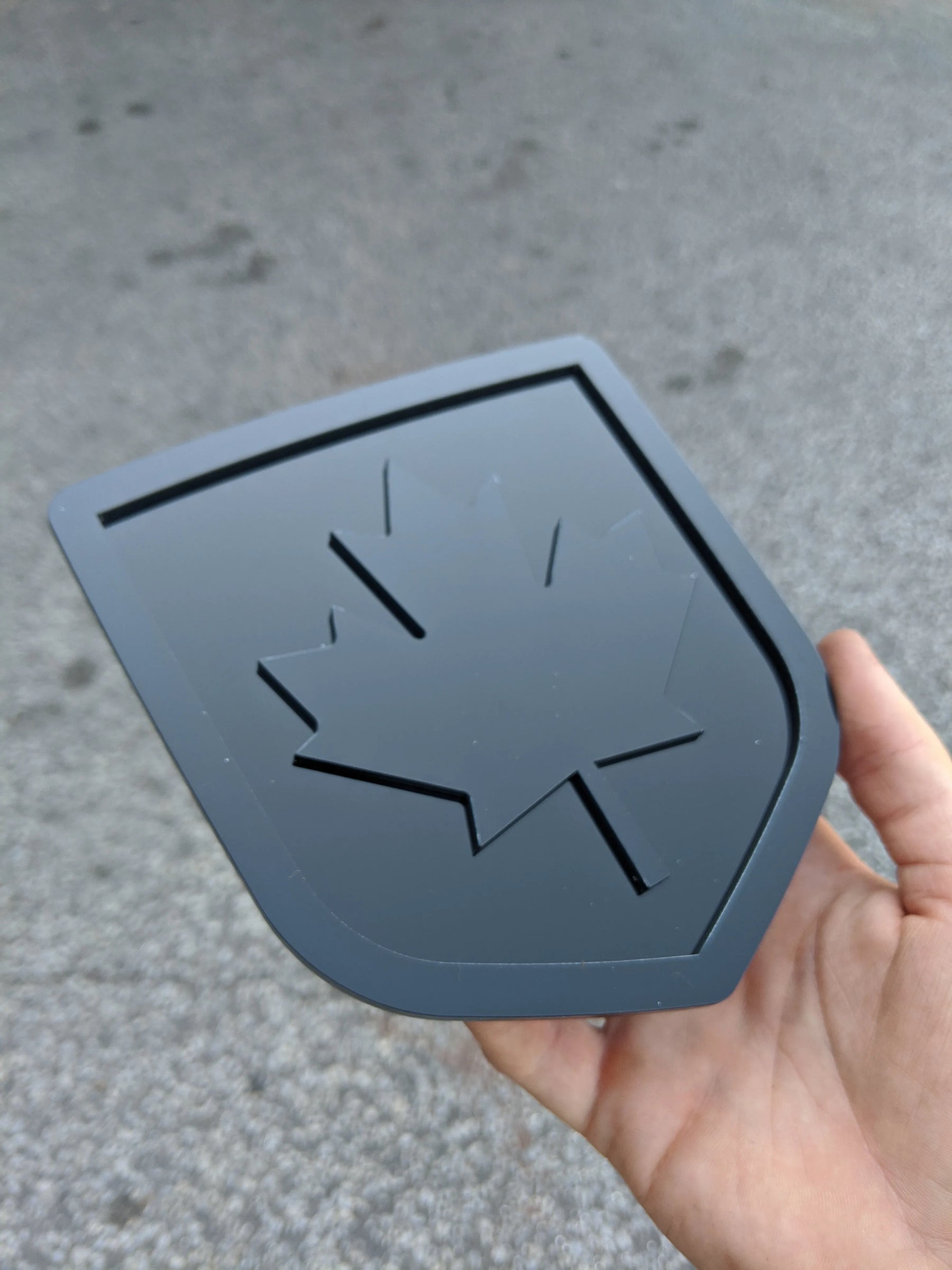 Insignia de Canadá: compatible con modelos Dodge® Ram® 2009-2018, portón trasero, 1500, 2500, 3500, negro sobre negro