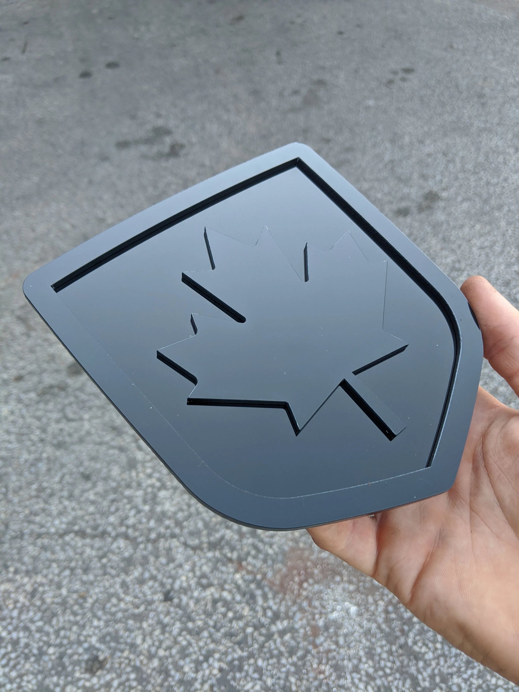 Insignia de Canadá: compatible con modelos Dodge® Ram® 2009-2018, portón trasero, 1500, 2500, 3500, negro sobre negro
