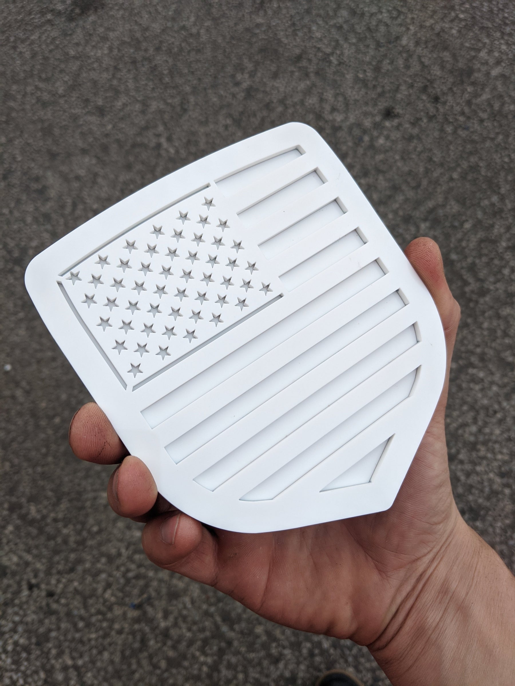 Insignia de la bandera estadounidense: compatible con la parrilla Dodge® Ram® 2009-2012: 1500, 2500, 3500. Elige tus colores