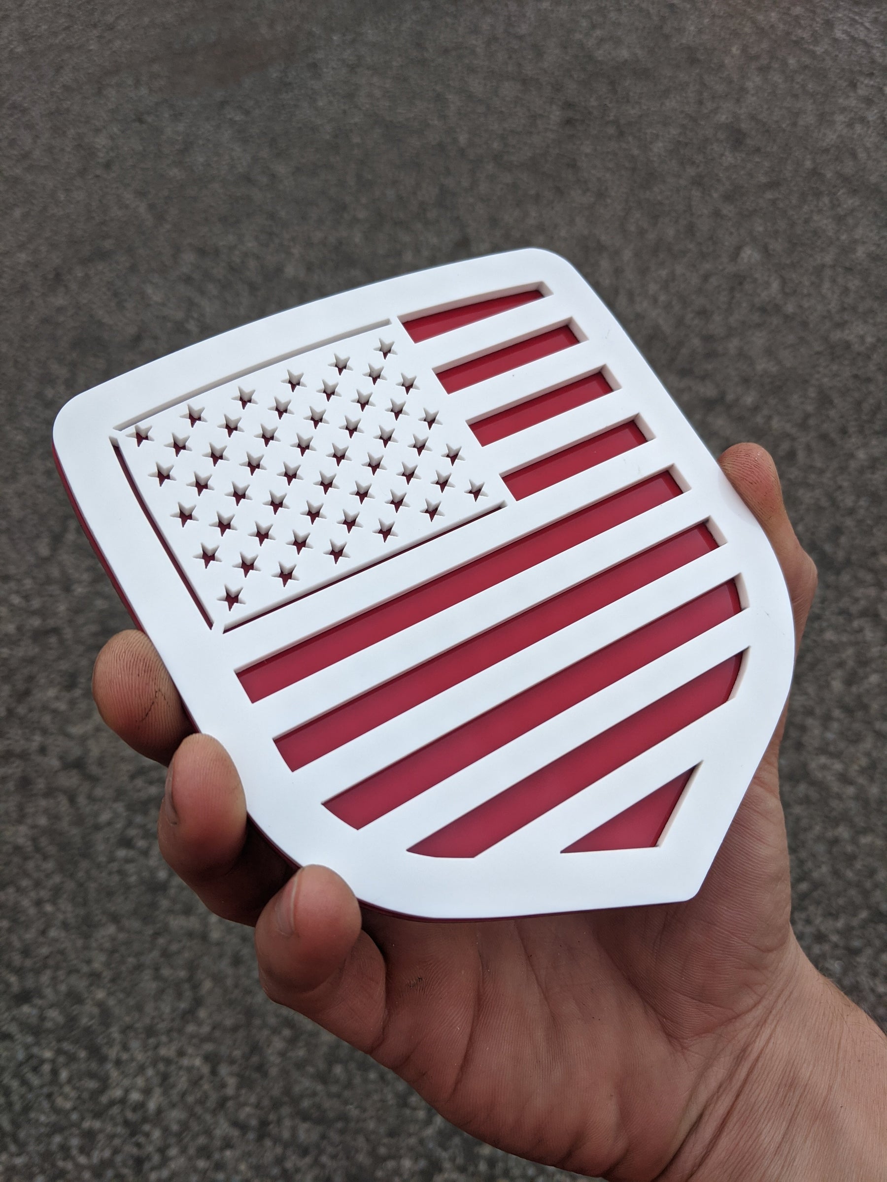 Insignia de la bandera estadounidense: compatible con la parrilla Dodge® Ram® 2009-2012: 1500, 2500, 3500. Elige tus colores