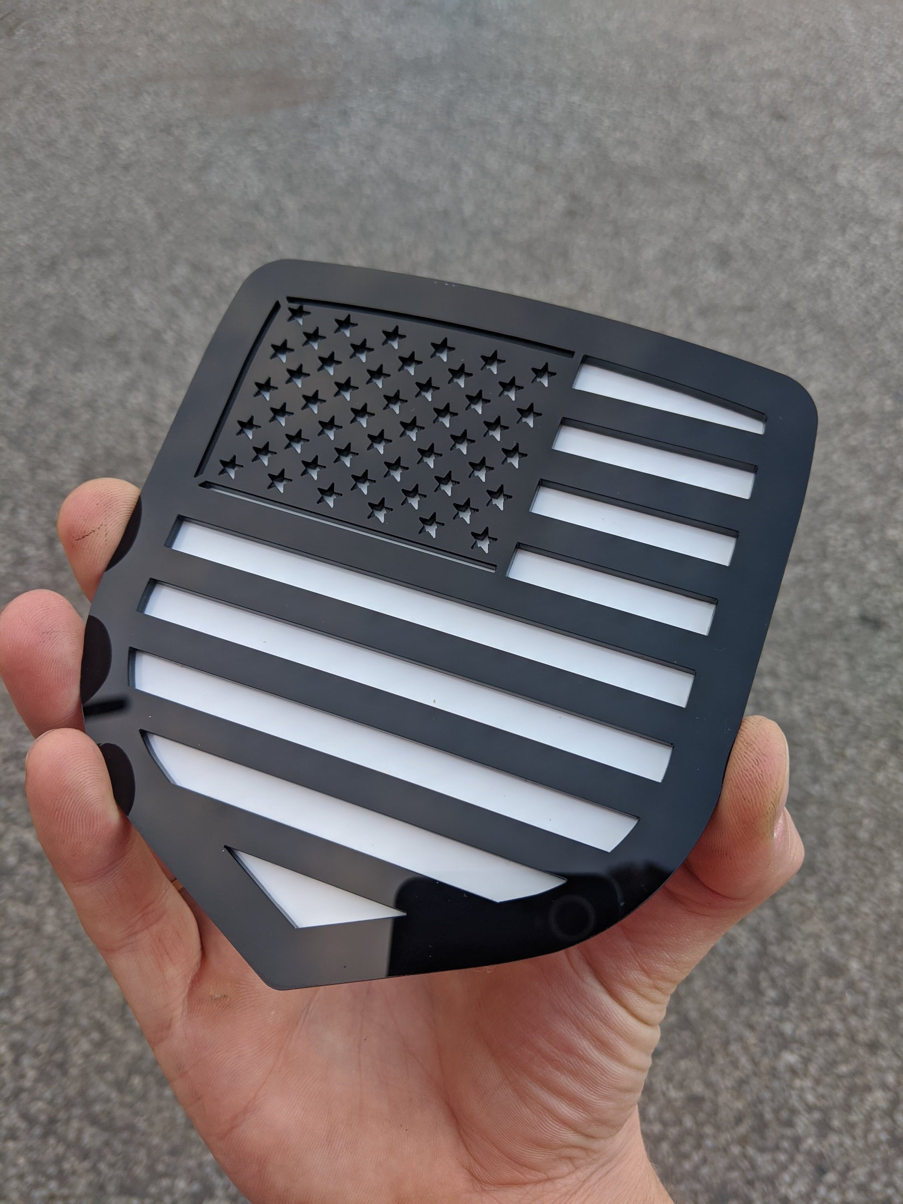 Insignia de la bandera estadounidense: compatible con la parrilla Dodge® Ram® 2009-2012: 1500, 2500, 3500. Elige tus colores