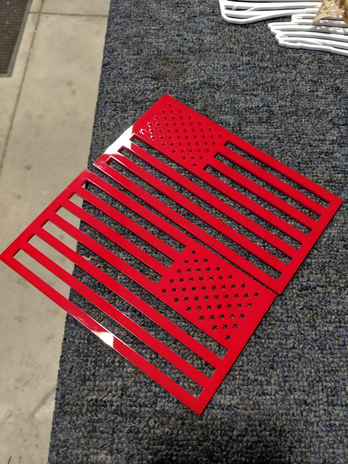Insignias para guardabarros con la bandera estadounidense (par), ajuste universal, color rojo