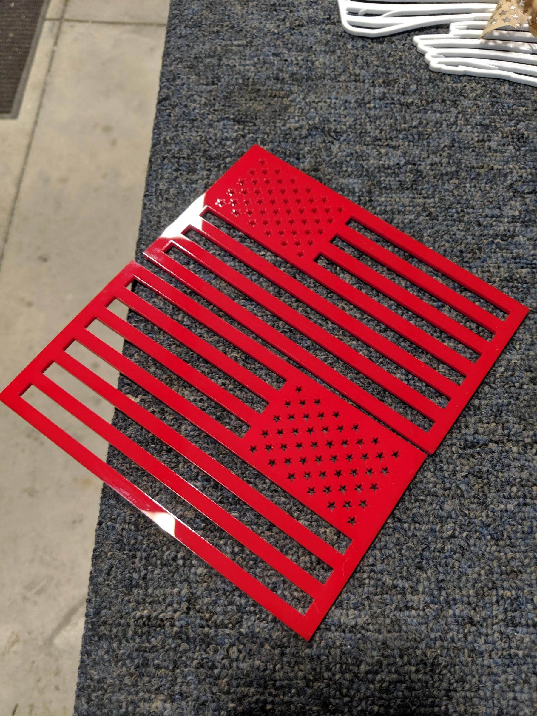 Insignias para guardabarros con la bandera estadounidense (par), ajuste universal, color rojo