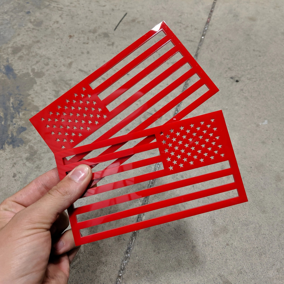 Insignias para guardabarros con la bandera estadounidense (par), ajuste universal, color rojo