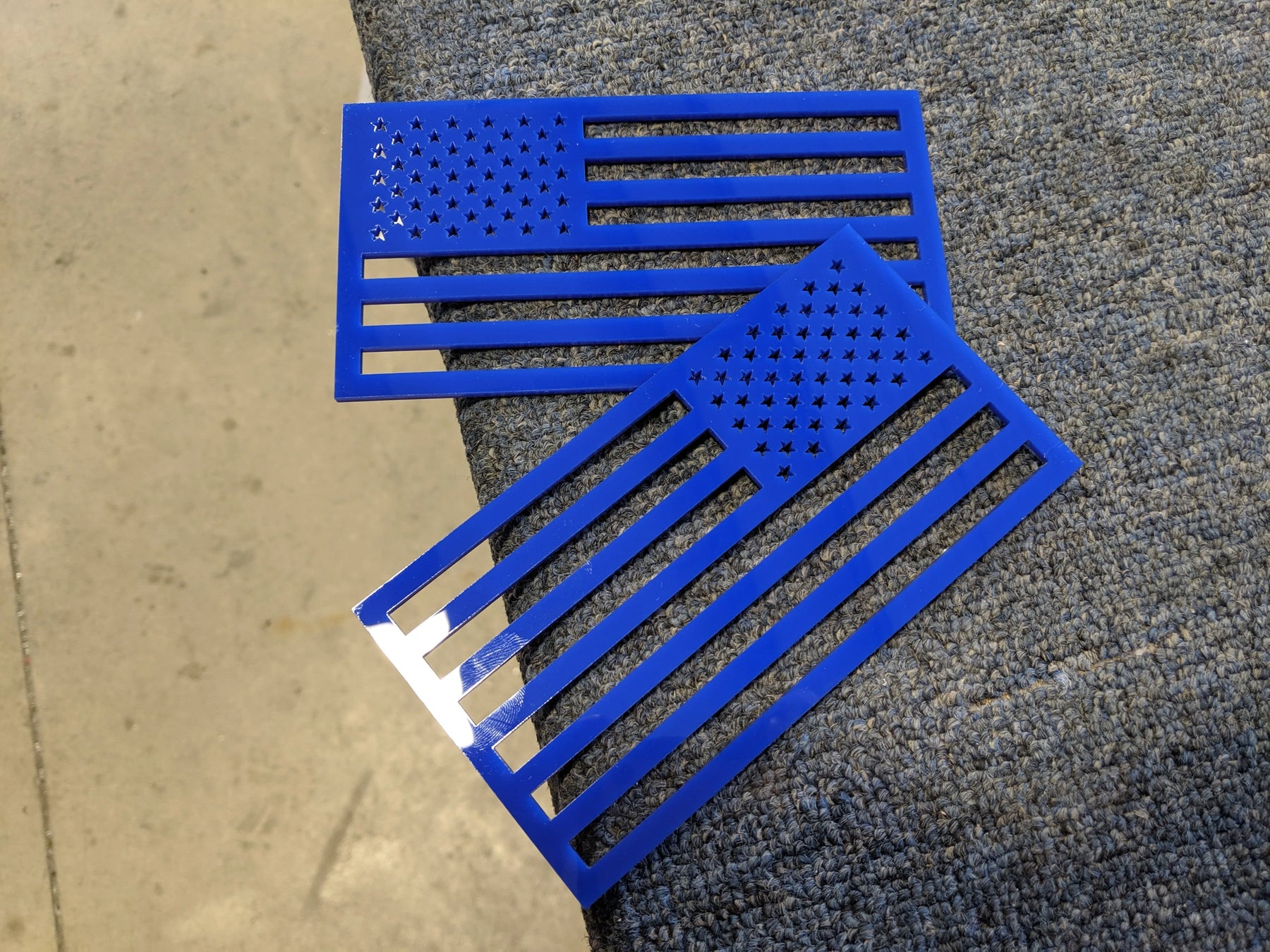 Insignias para guardabarros con la bandera estadounidense (par), ajuste universal, color azul