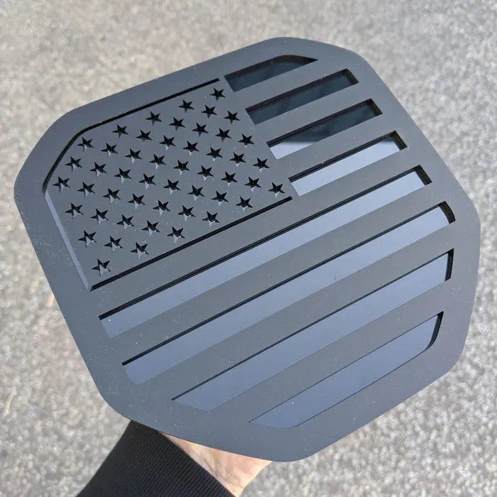 Insignia de la bandera estadounidense: compatible con Dodge® Ram® Tailgate 2019+ (5.ª generación) -1500, 2500, 3500 - Negro mate sobre negro brillante