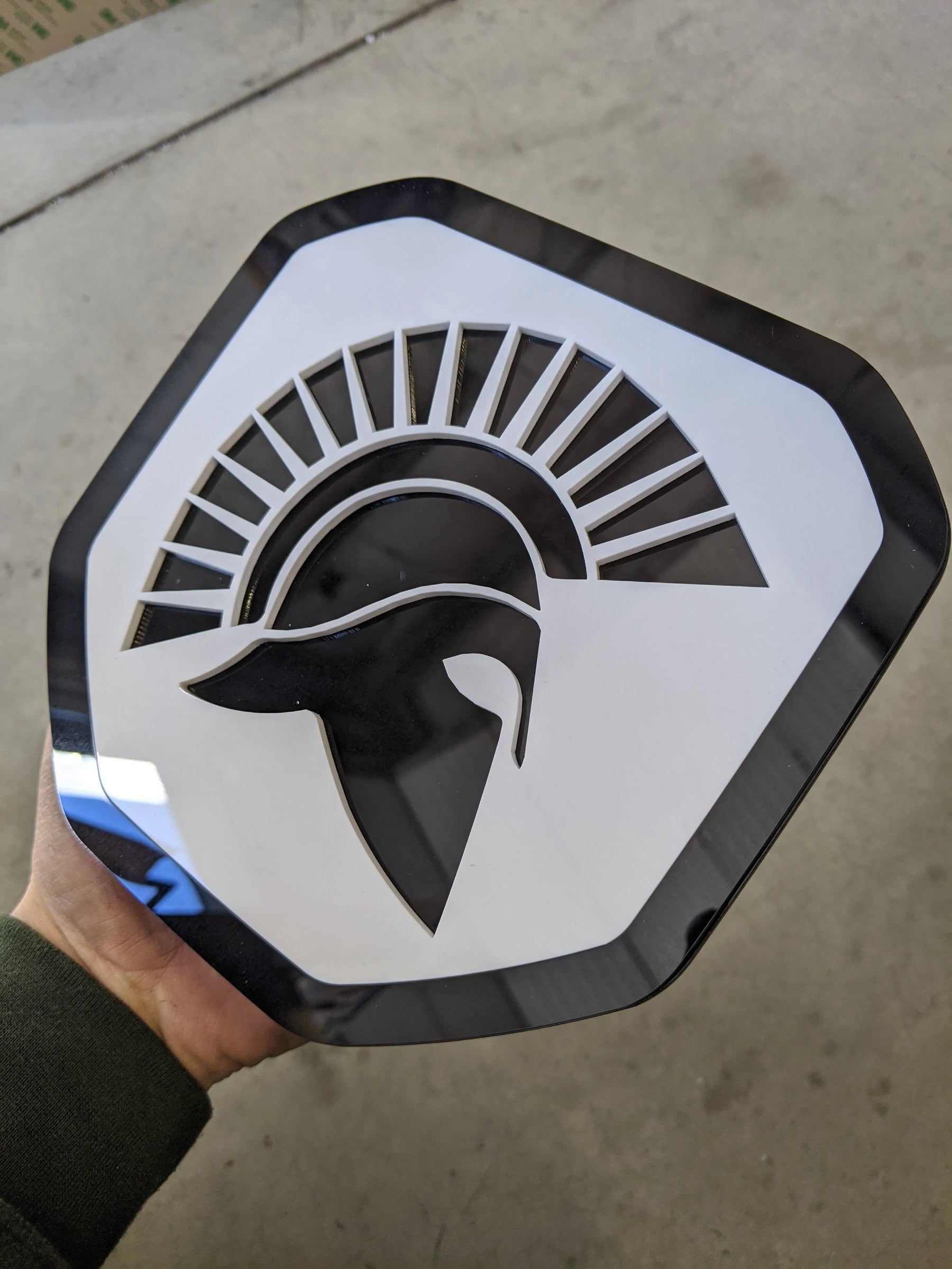 Insignia PERSONALIZADA: compatible con Dodge® Ram® Tailgate 2019+ (5.ª generación) -1500, 2500, 3500 - Cargue la suya
