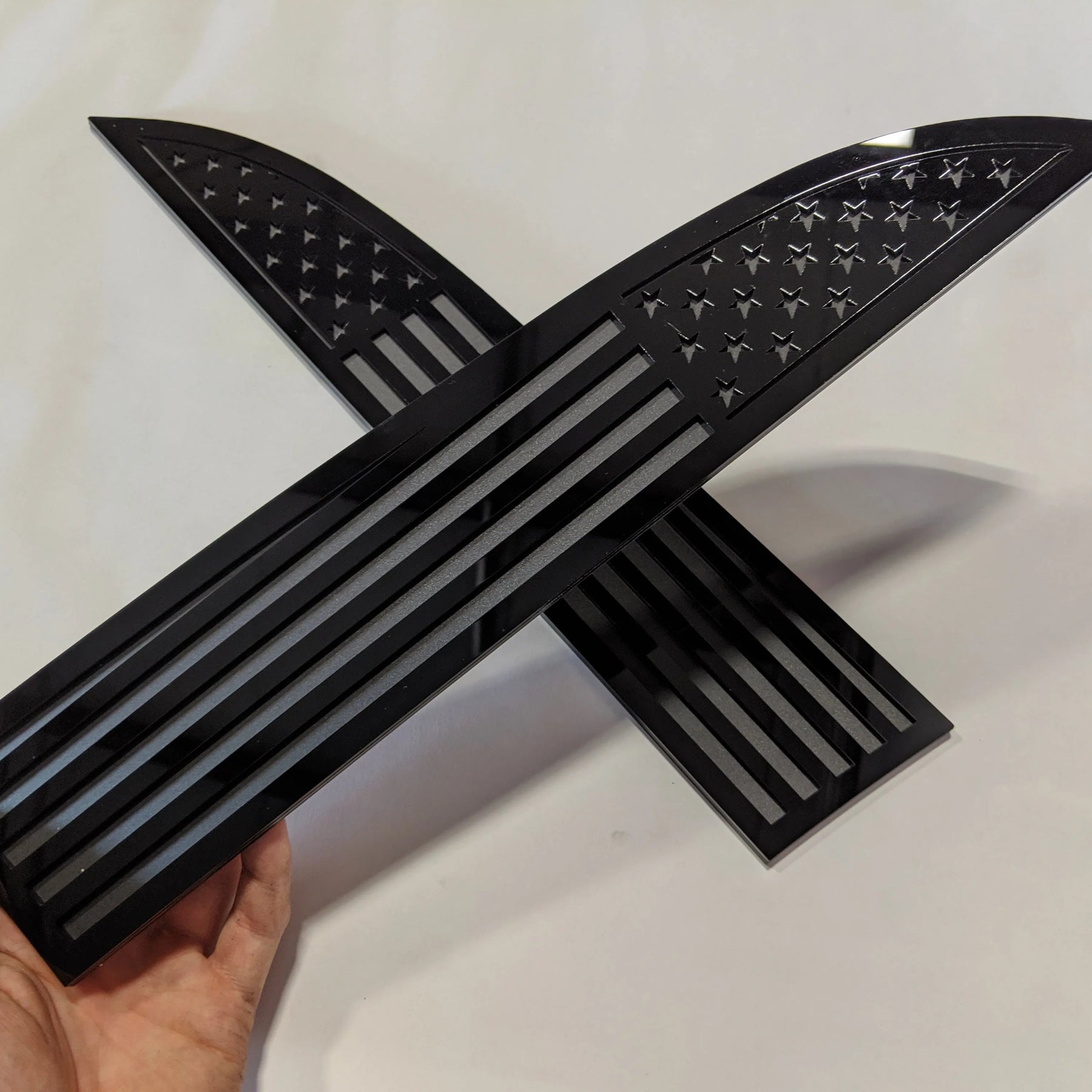 Insignias de la bandera estadounidense: compatibles con Super Duty® 2011-2016: negro sobre negro mate