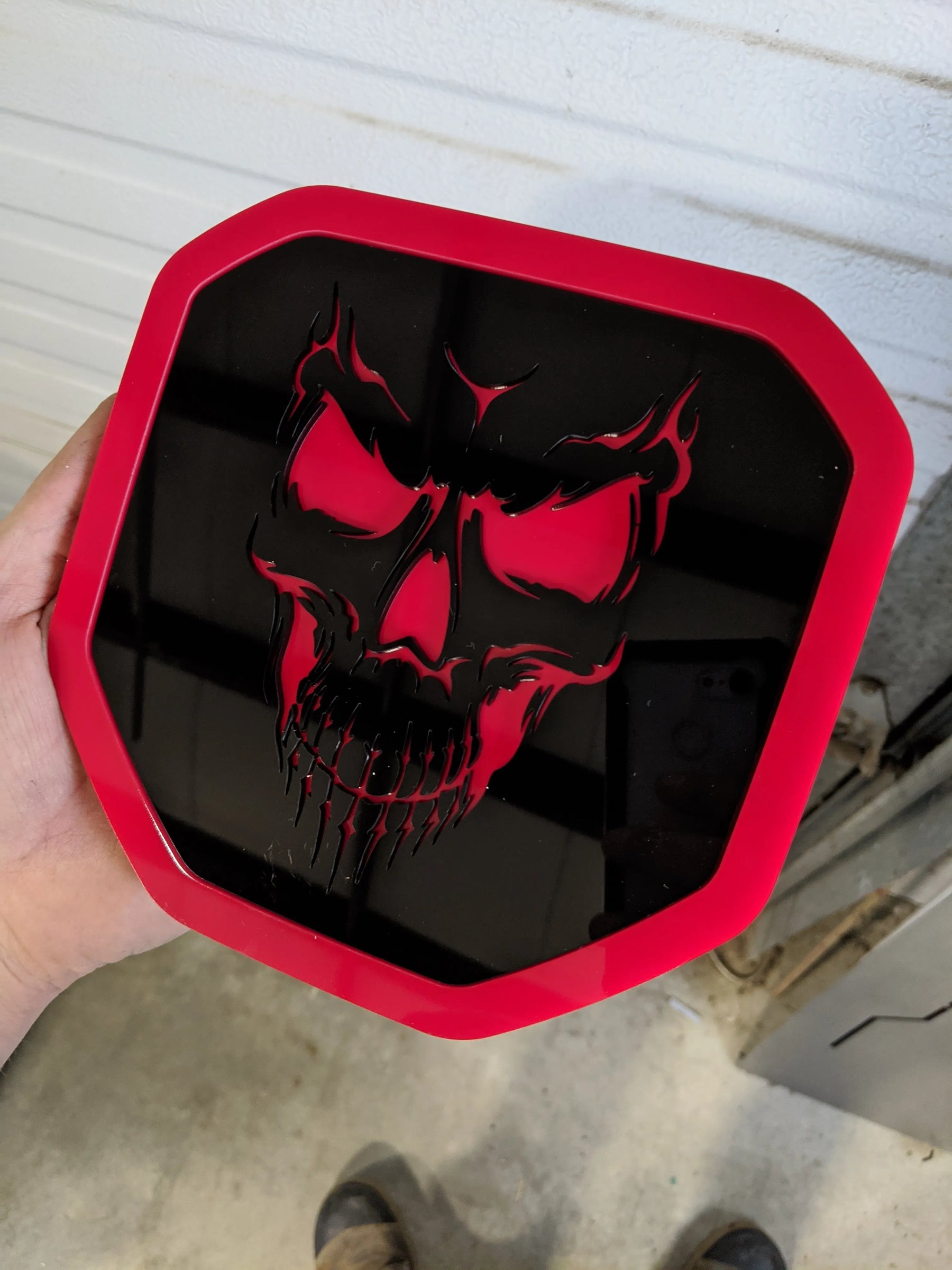 Insignia PERSONALIZADA: compatible con Dodge® Ram® Tailgate 2019+ (5.ª generación) -1500, 2500, 3500 - Cargue la suya