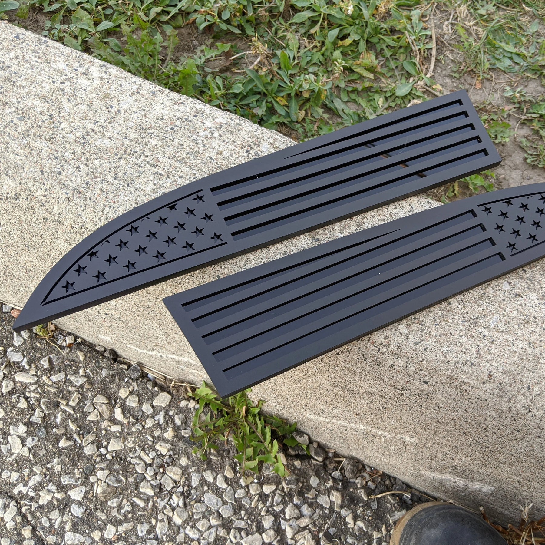 American Flag Badges - Fits 2011-2016 Super Duty® - Matte Black on Black