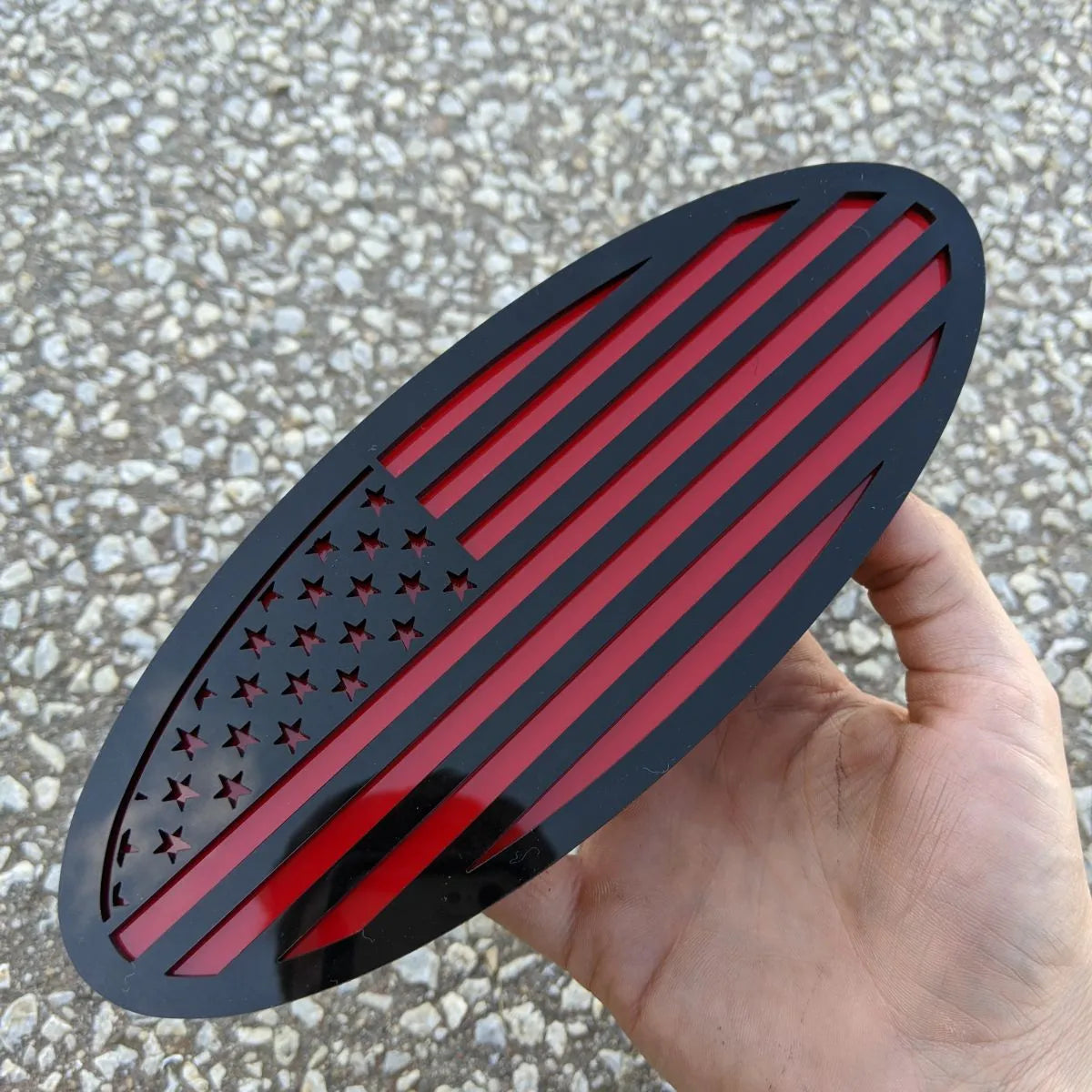 Insignia ovalada con la bandera estadounidense, 9 pulgadas, color negro sobre rojo (varios vehículos)