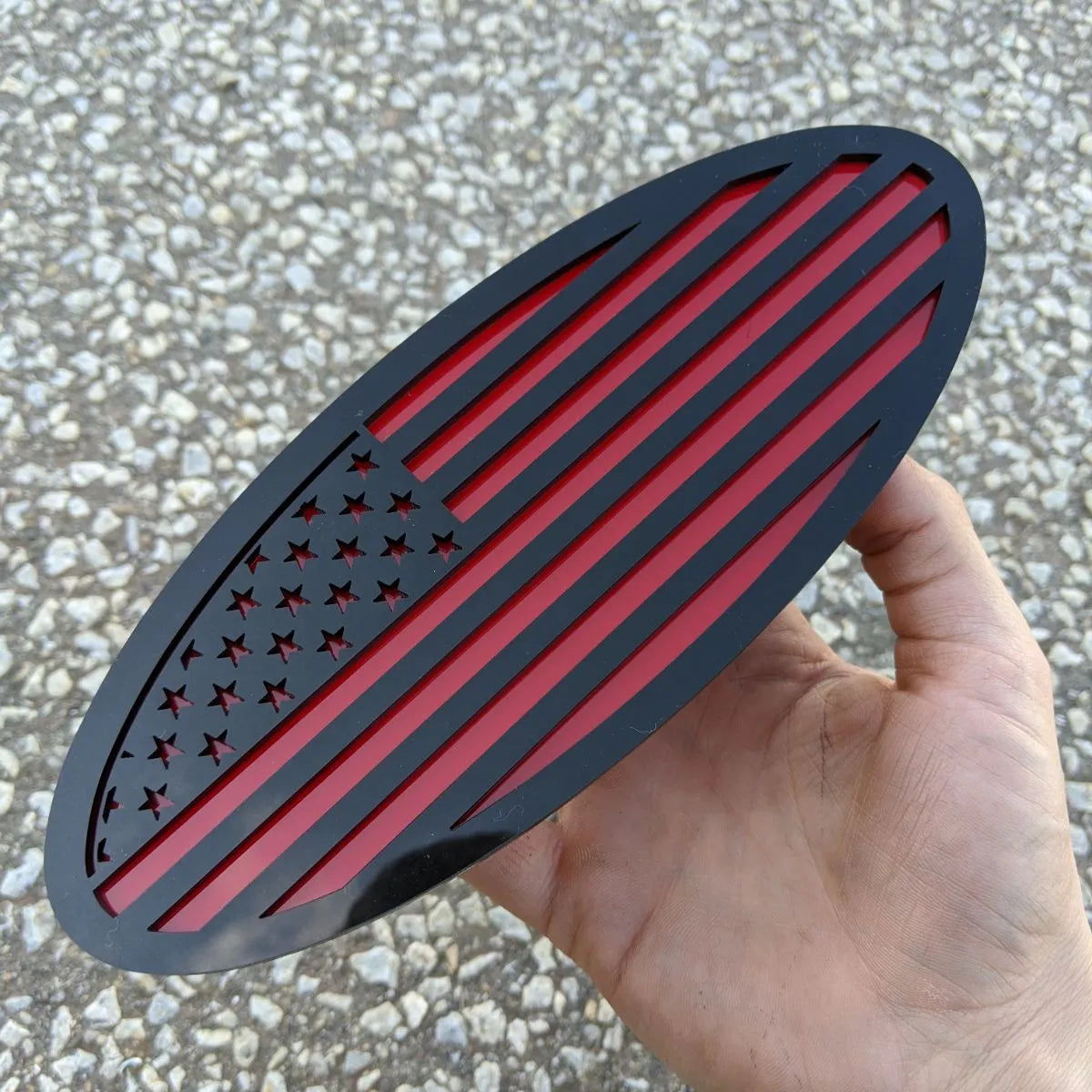 Insignia ovalada con la bandera estadounidense, 9 pulgadas, color negro sobre rojo (varios vehículos)