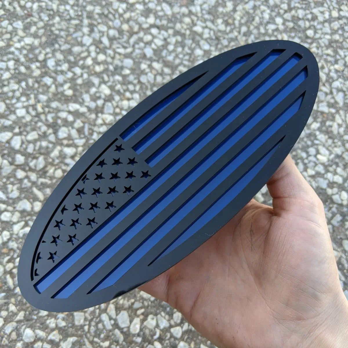 Insignia ovalada con la bandera estadounidense, 9 pulgadas, color negro sobre azul (varios vehículos)