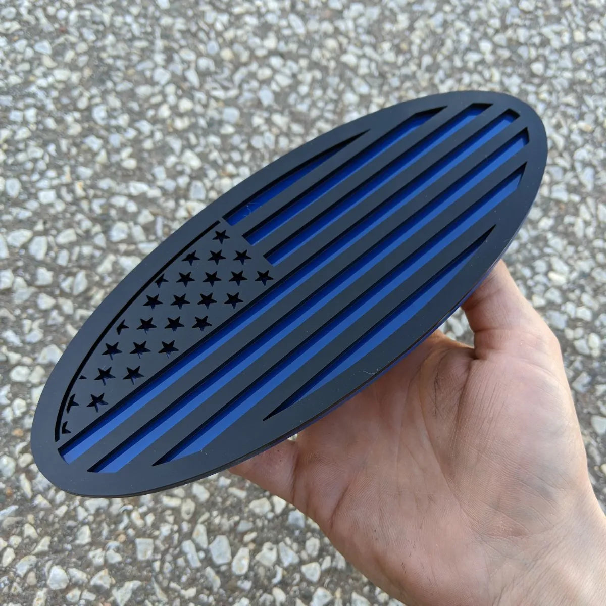 Insignia ovalada con la bandera estadounidense, 9 pulgadas, color negro sobre azul (varios vehículos)