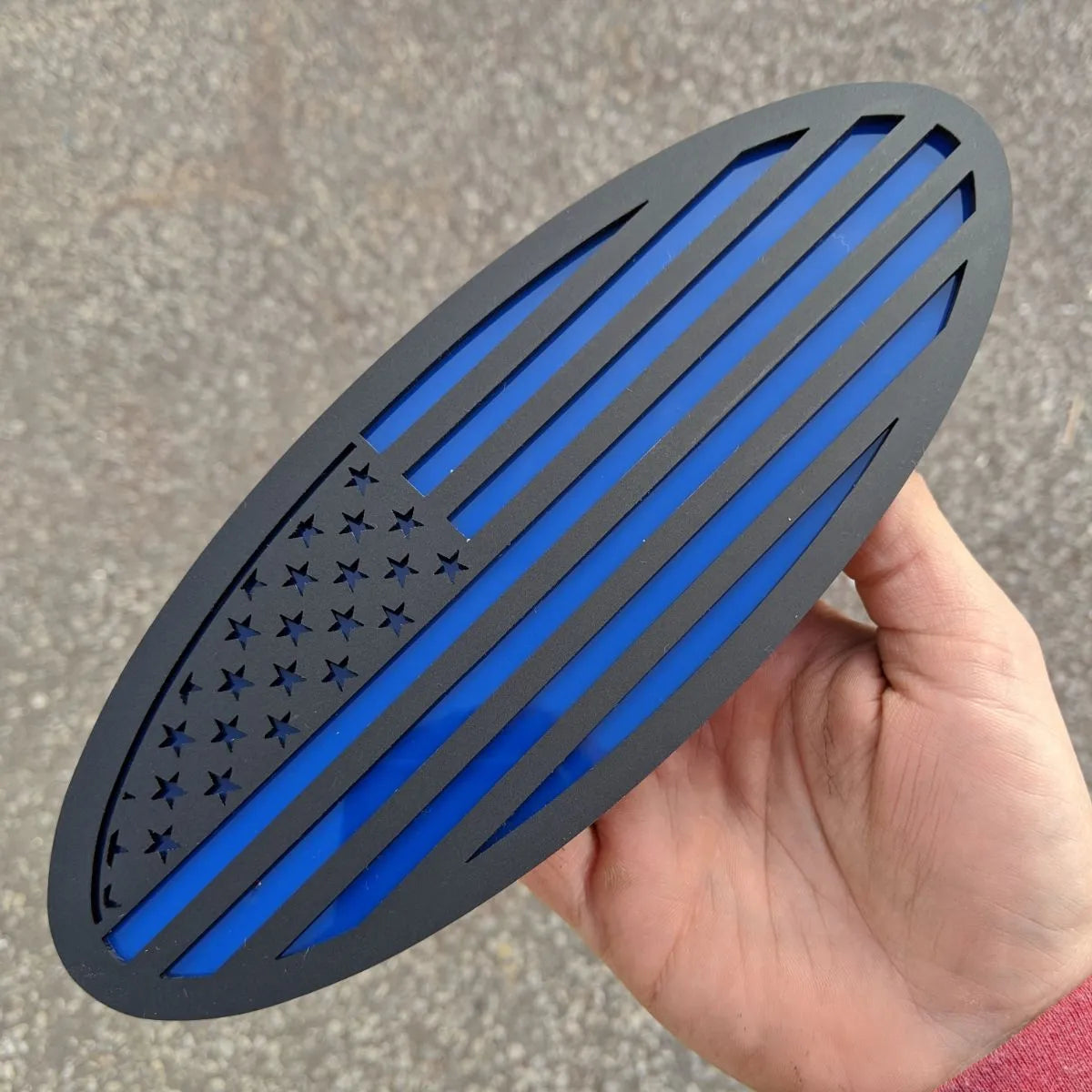 Insignia ovalada con la bandera estadounidense, 9 pulgadas, negro mate sobre azul (varios vehículos)