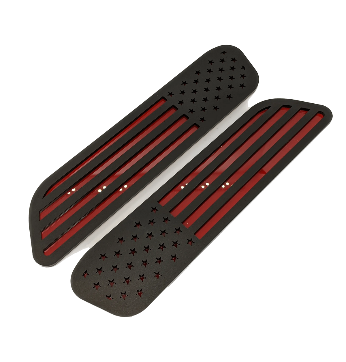 Insignias para capó con la bandera estadounidense: compatibles con modelos Ram 1500® 2019 y posteriores: negro mate sobre rojo