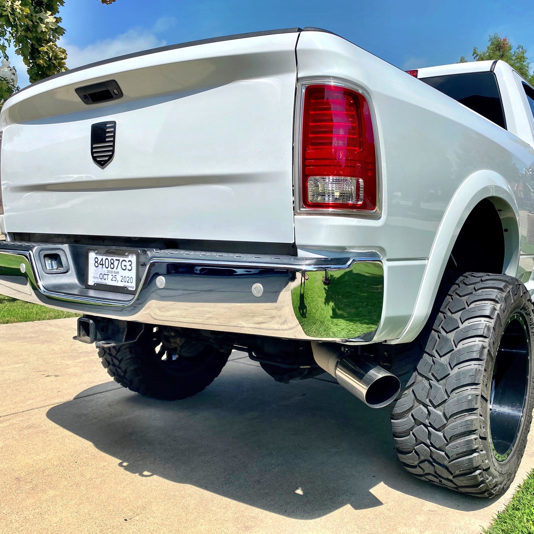 American Flag Badge - Fits 2009-2018 Dodge® Ram® Tailgate -1500, 2500, 3500 - Black on White
