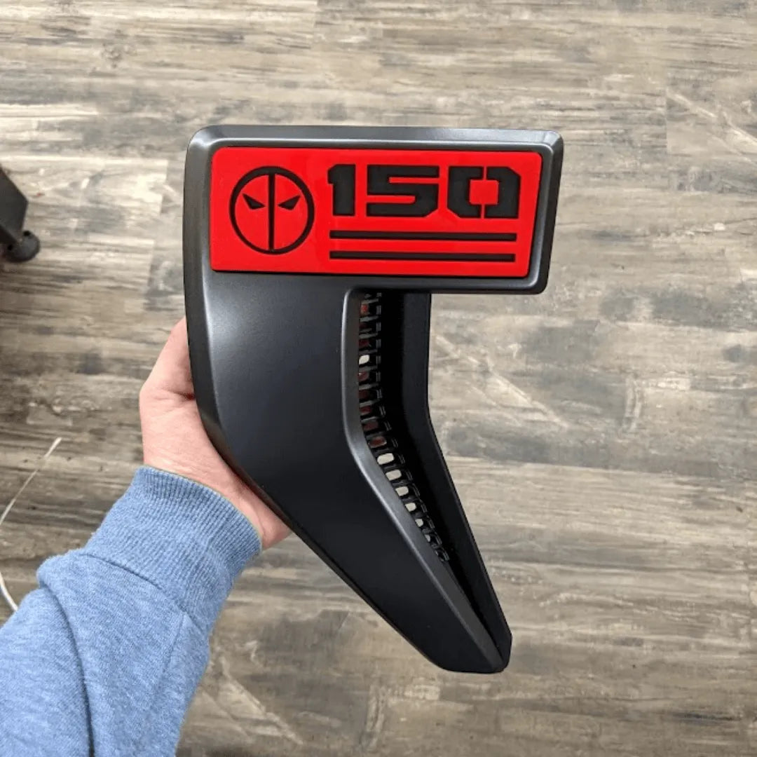 Modificadores de insignias OEM para máscara (insignias OEM NO incluidas): se adapta a modelos Ford® F150® 2021 y posteriores