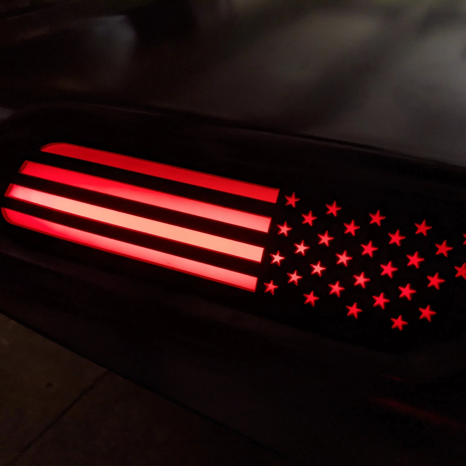 Insignias LED con la bandera estadounidense para el capó: compatibles con Ram 2500/3500® 2019+, negro mate, LED RGB