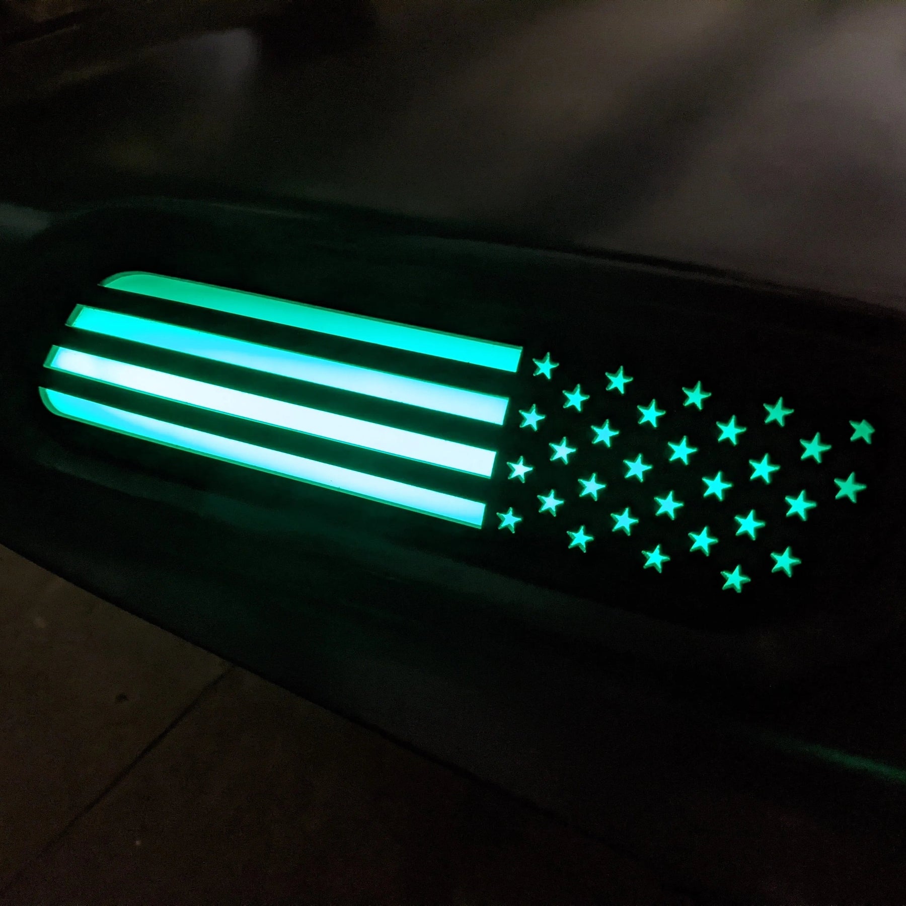 Insignias LED con la bandera estadounidense para el capó: compatibles con Ram 2500/3500® 2019+, negro mate, LED RGB