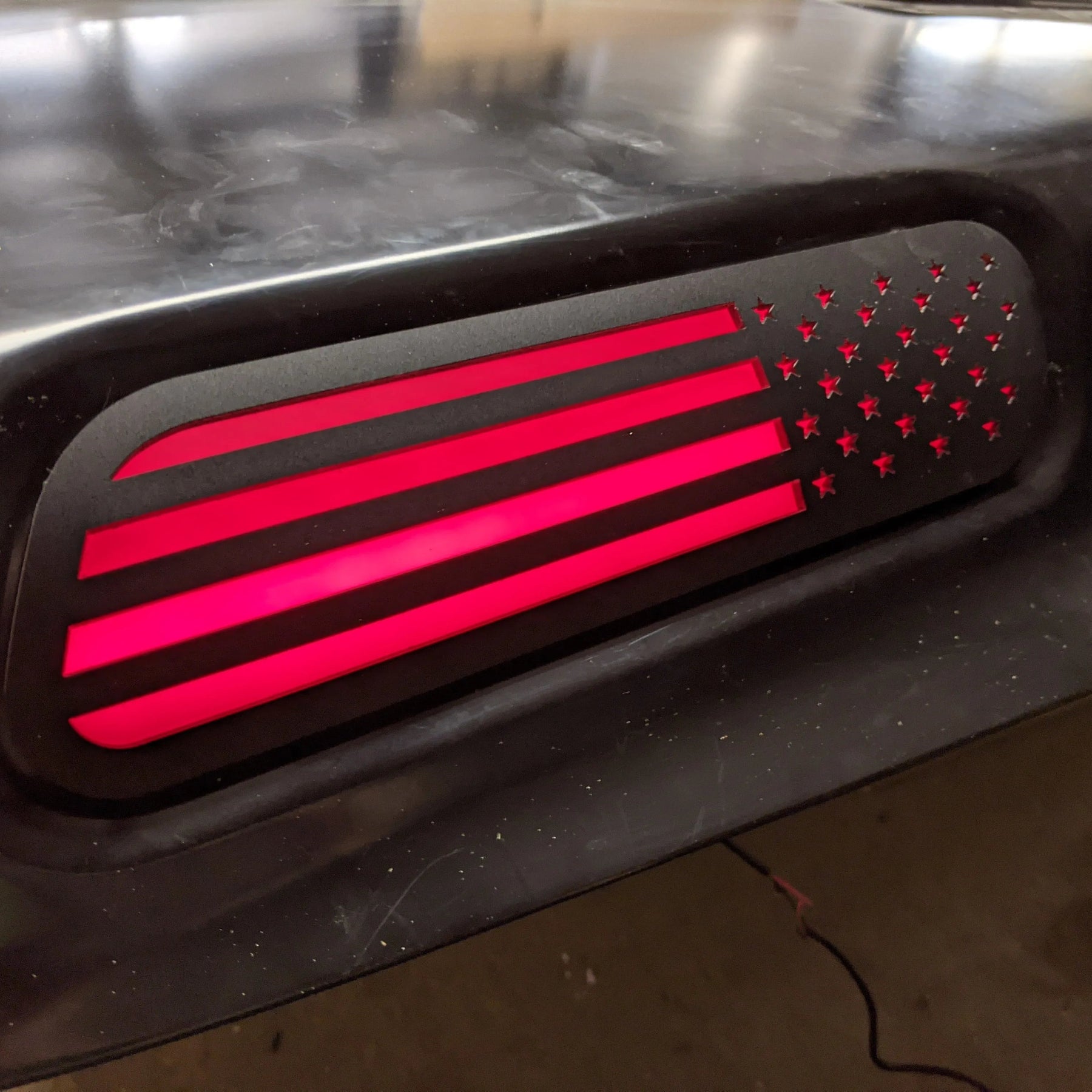 Insignias LED con la bandera estadounidense para el capó: compatibles con Ram 2500/3500® 2019+, negro mate, LED RGB